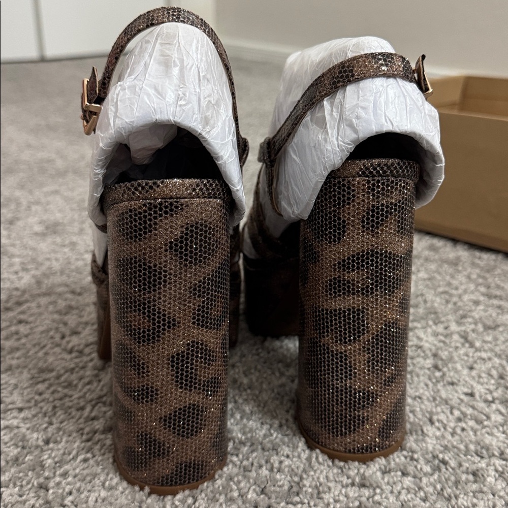 Jessica Simpson Heel - Picture 4 of 6